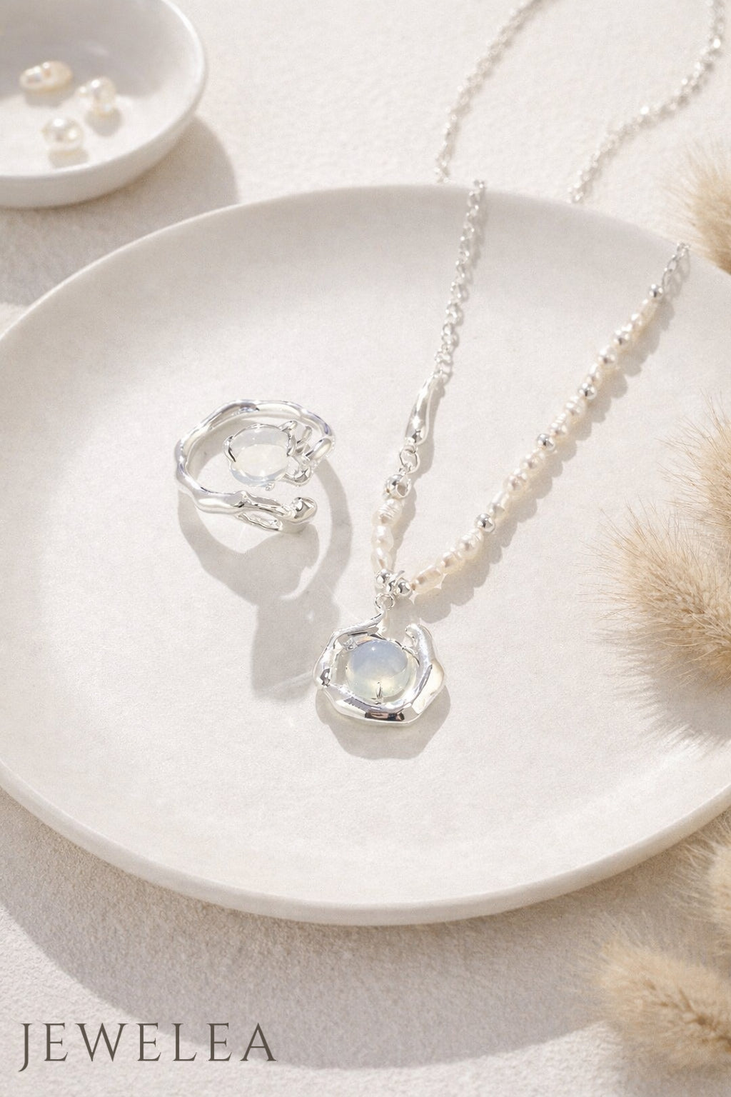 Collier en argent S925 fluidité clair de lune (opale blanche)