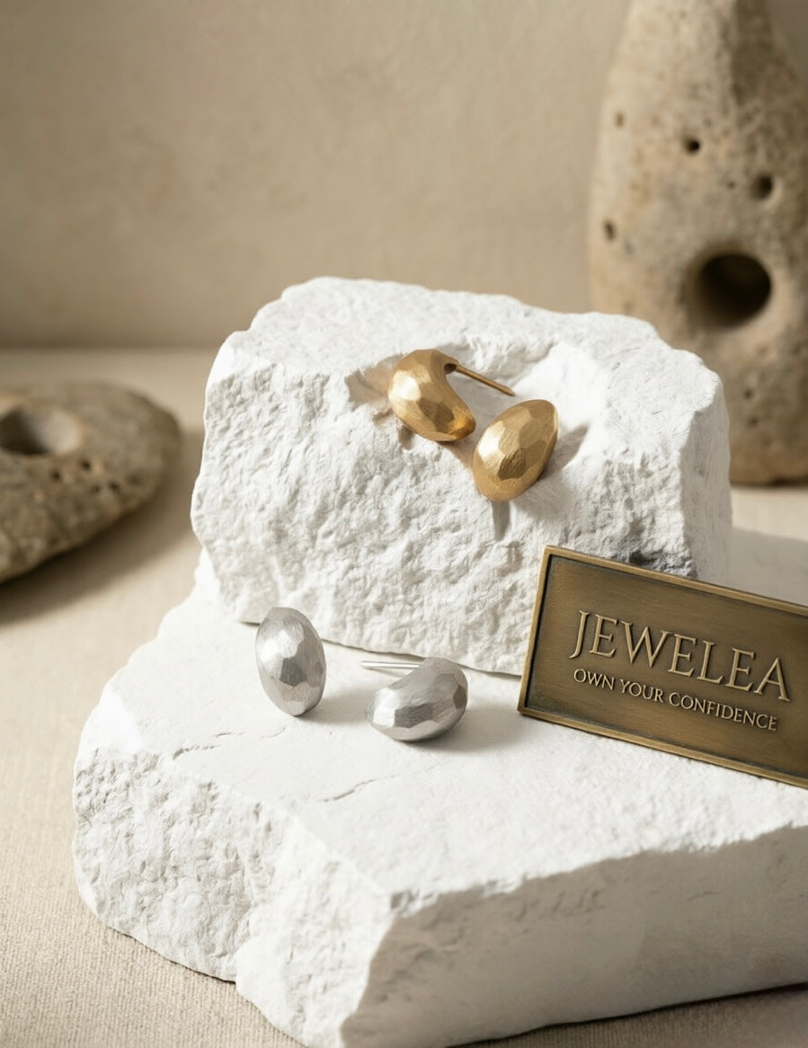 Boucles d'oreilles sculpturales facetées en argent S925
