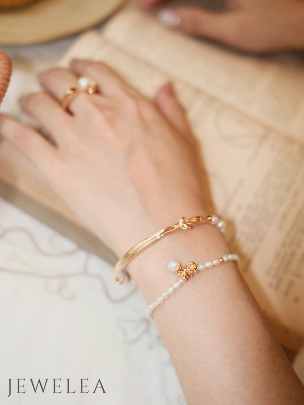S925 Vintage Gold Pleated Ribbon Bow & Teardrop Pearl Bracelet